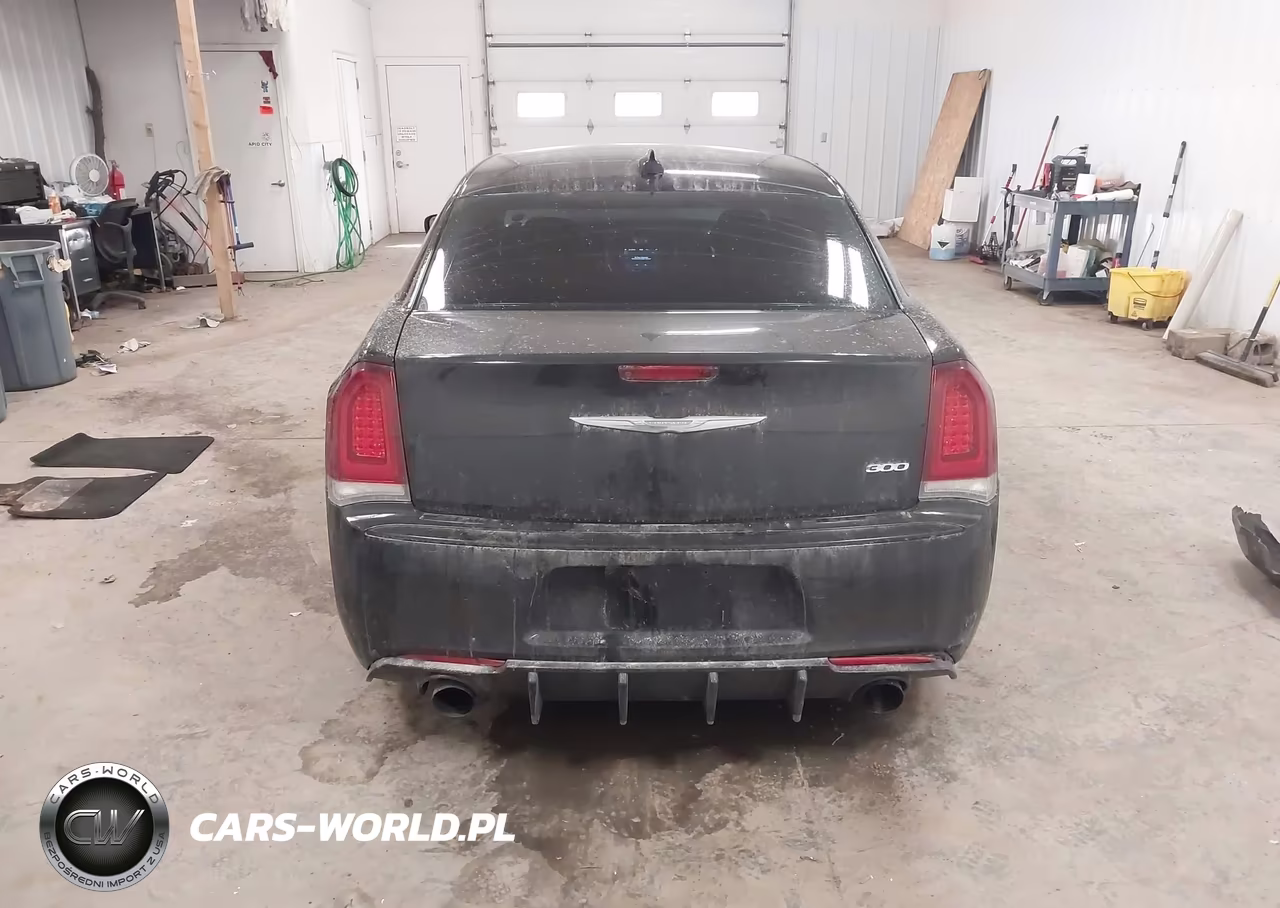 2018 Chrysler 300 Touring VIN:2C3CCAAG9JH283568 - 16