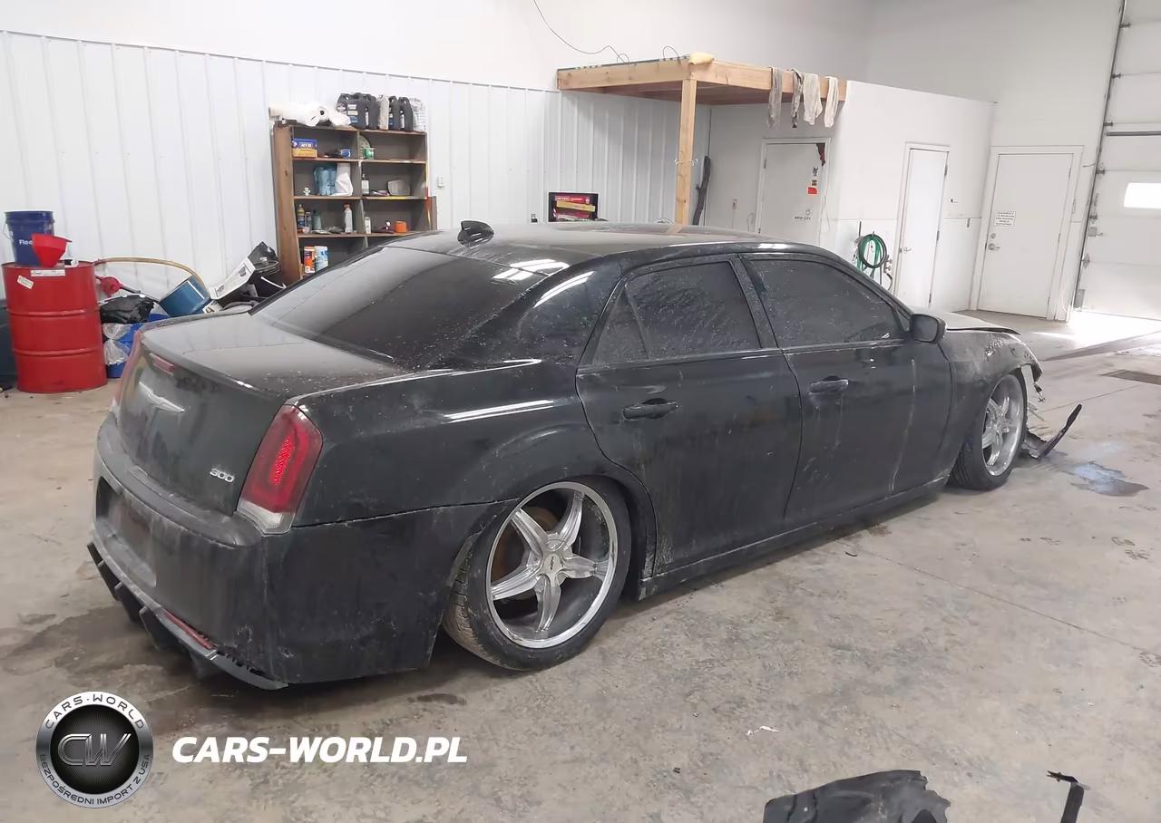 2018 Chrysler 300 Touring VIN:2C3CCAAG9JH283568 - 4
