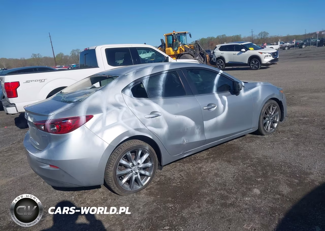 2018 Mazda Mazda3 Touring VIN:3MZBN1V37JM205863 - 4