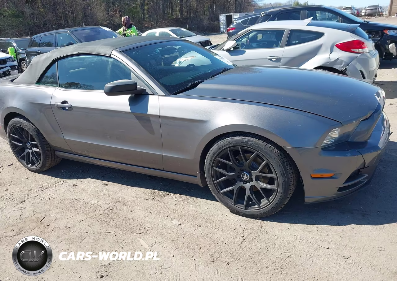 2014 Ford Mustang V6