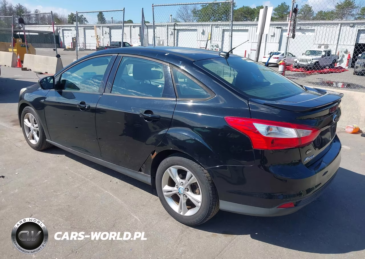 2012 Ford Focus Se VIN:1FAHP3F28CL213490 - 3