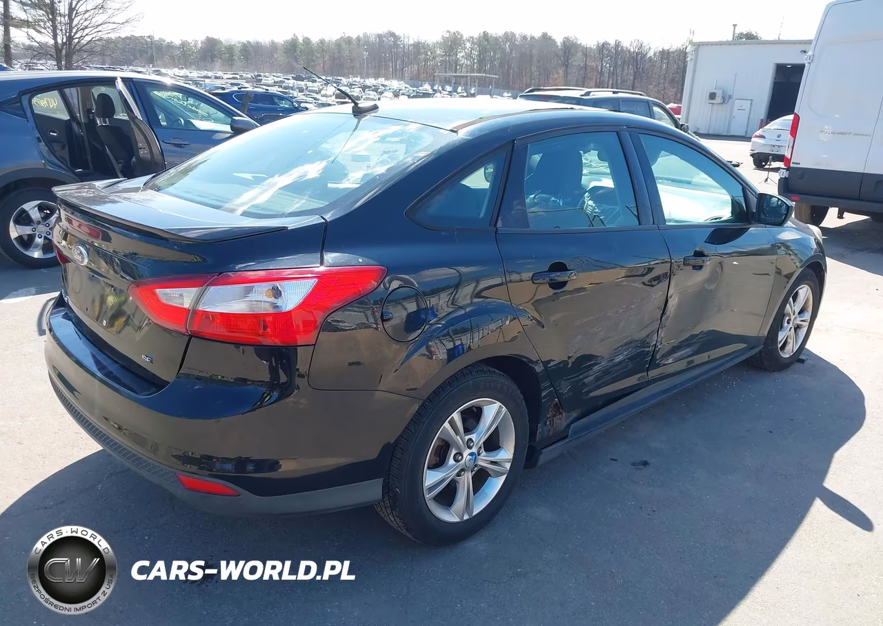 2012 Ford Focus Se VIN:1FAHP3F28CL213490 - 4