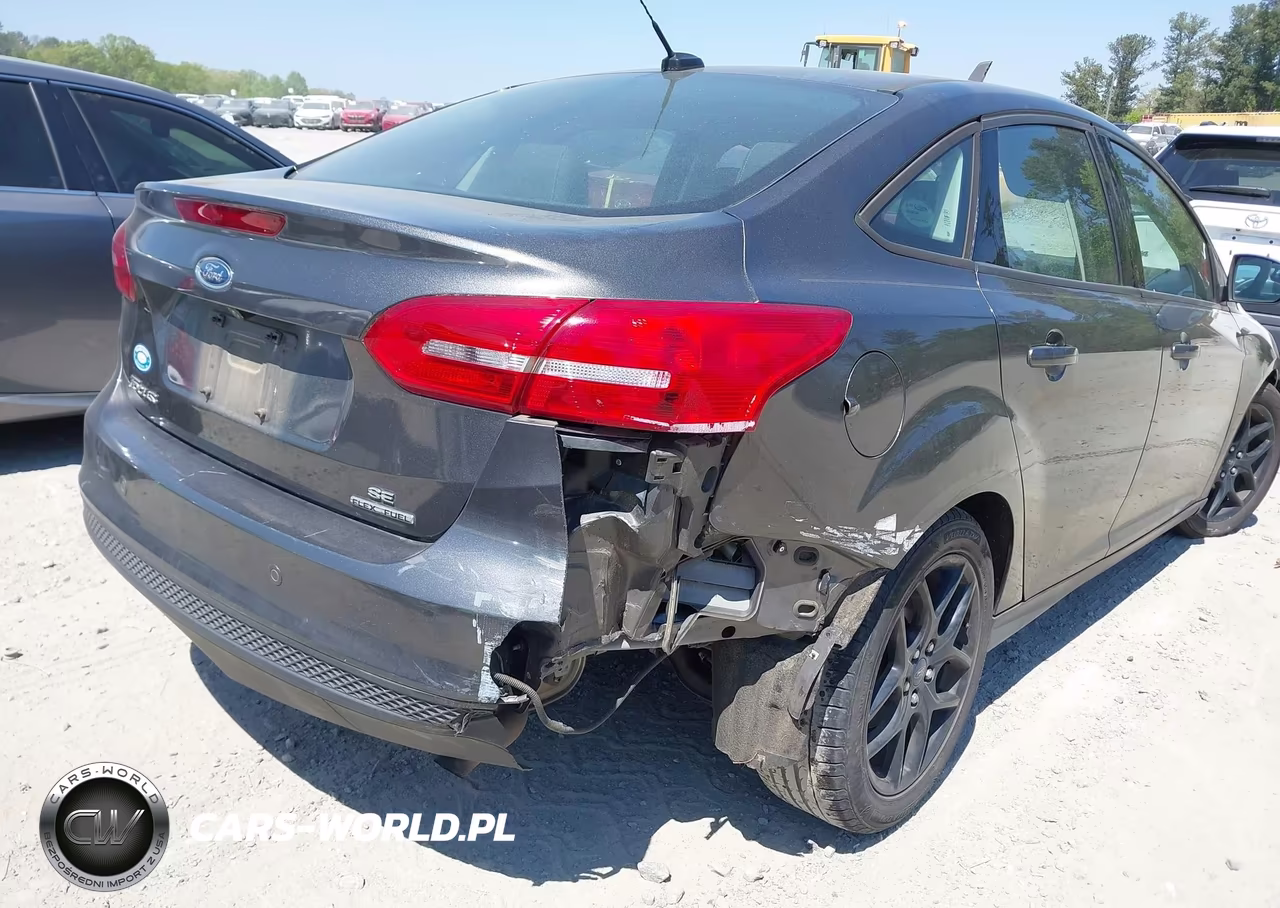 2016 Ford Focus Se VIN:1FADP3F27GL328764 - 6