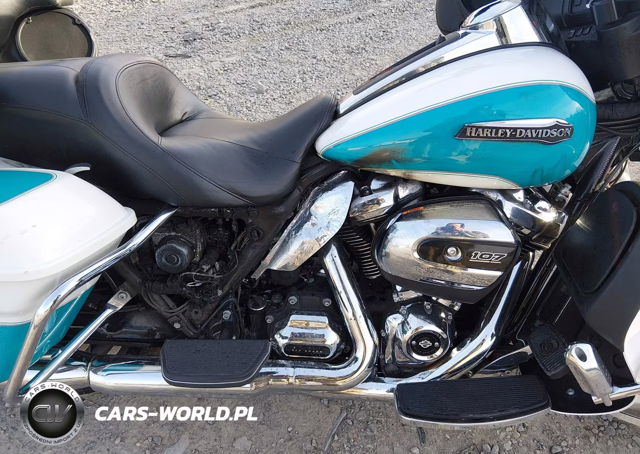 2017 Harley-Davidson Flhtcu Ultra Classic Electra Gld VIN:1HD1FCC12HB601112 - 8