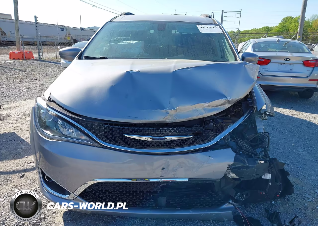 2017 Chrysler Pacifica Touring-L VIN:2C4RC1BG0HR524863 - 12