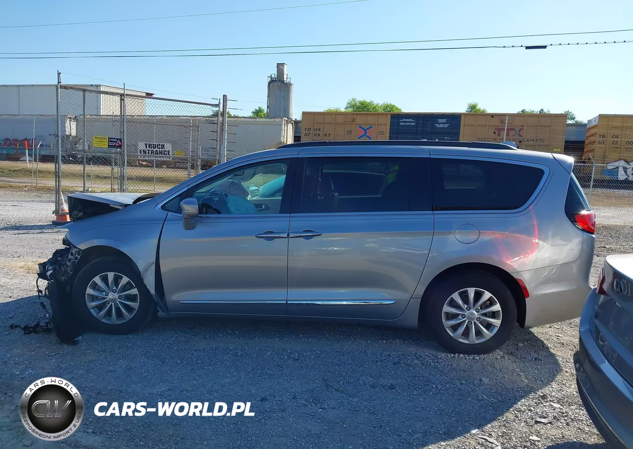2017 Chrysler Pacifica Touring-L VIN:2C4RC1BG0HR524863 - 14