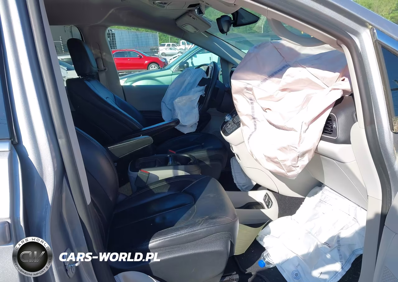 2017 Chrysler Pacifica Touring-L VIN:2C4RC1BG0HR524863 - 5