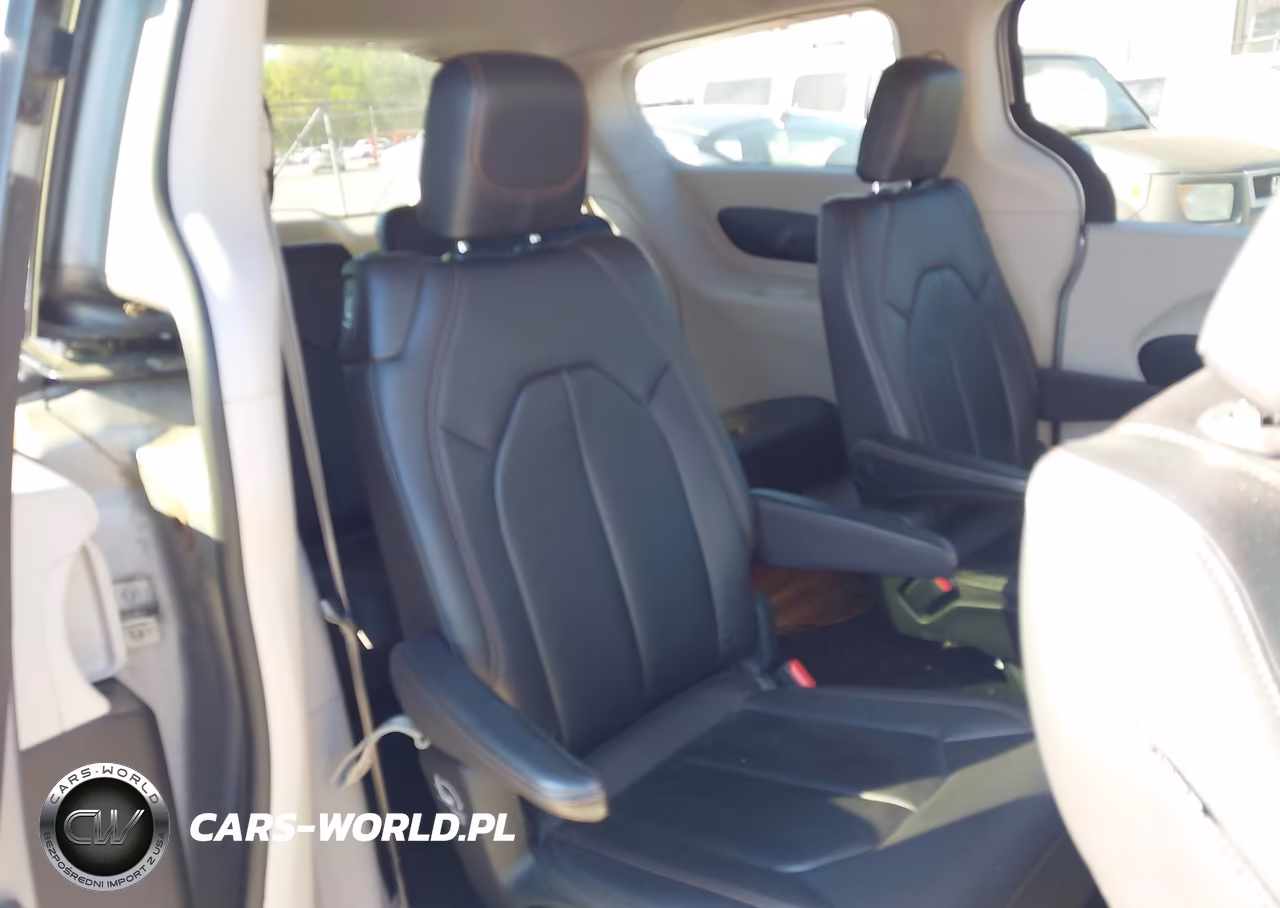2017 Chrysler Pacifica Touring-L VIN:2C4RC1BG0HR524863 - 8