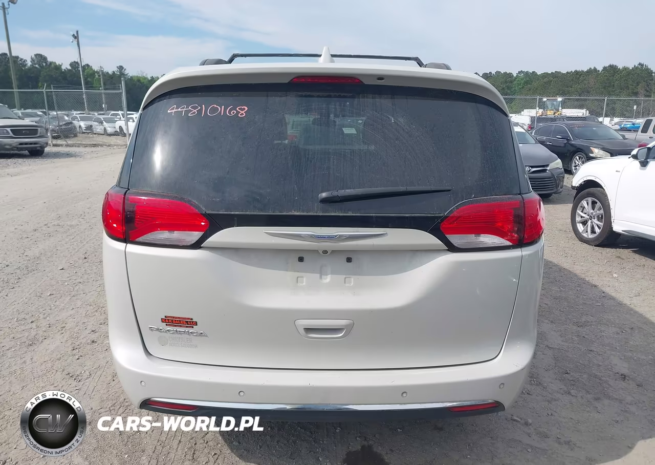 2017 Chrysler Pacifica Touring-L VIN:2C4RC1BG5HR739350 - 16
