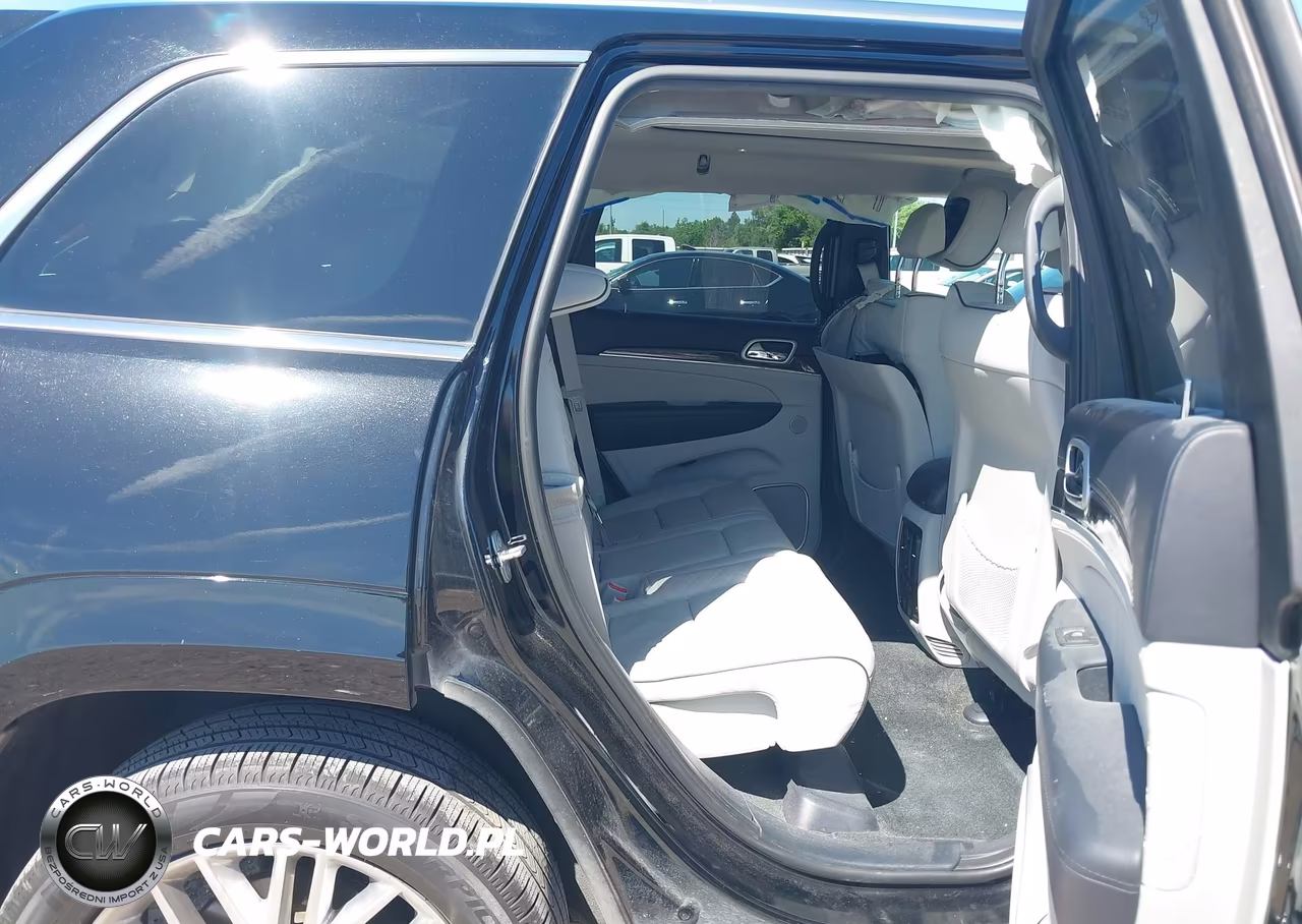 2018 Jeep Grand Cherokee Summit 4X2 VIN:1C4RJEJG7JC205070 - 8