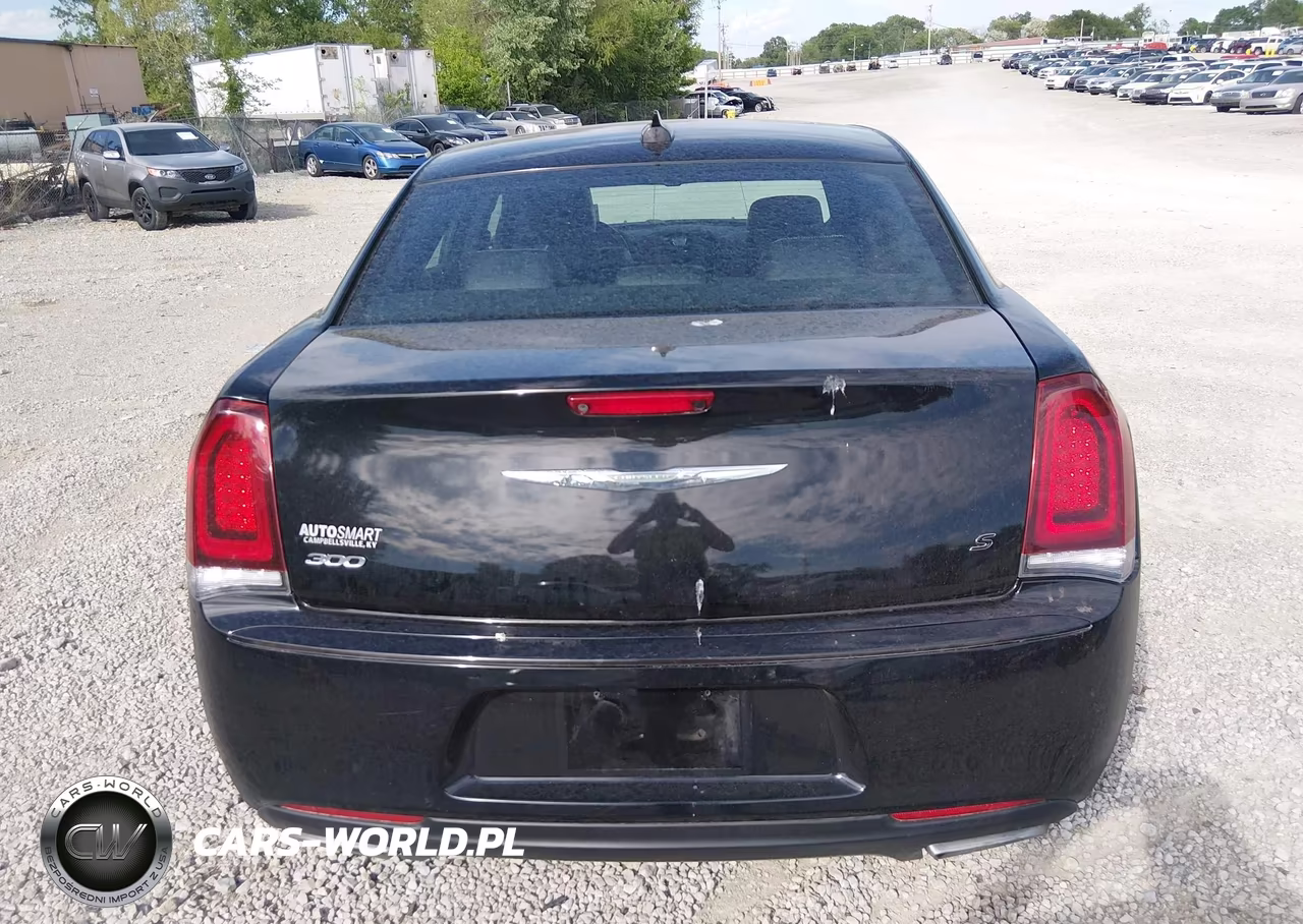 2015 Chrysler 300 300S VIN:2C3CCABG9FH921517 - 16