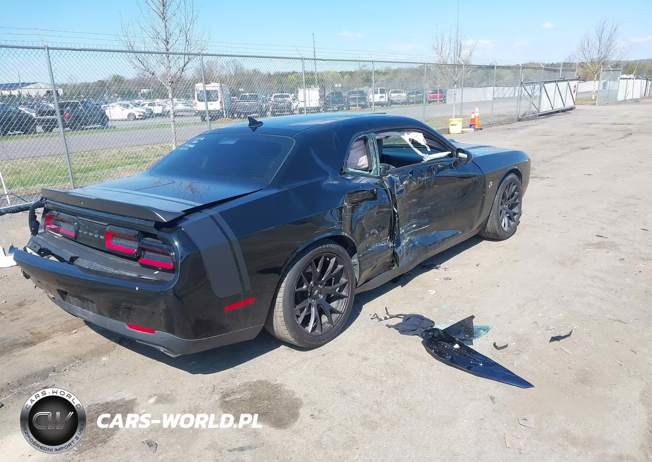 2017 Dodge Challenger 392 Hemi Scat Pack Shaker VIN:2C3CDZFJ6HH617372 - 4