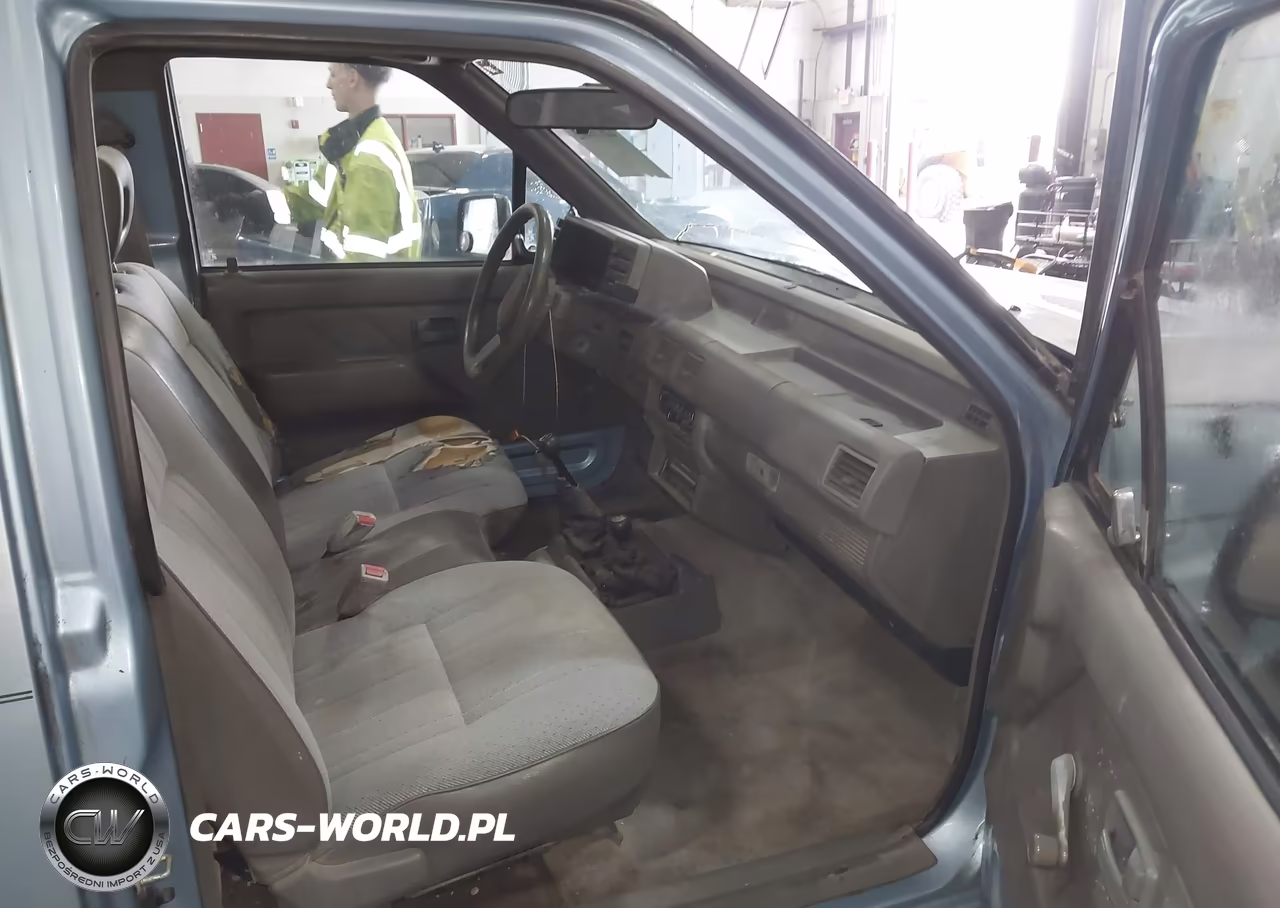 1993 Isuzu Conventional Short Wheelbase VIN:4S1CR11Z2P4214795 - 5