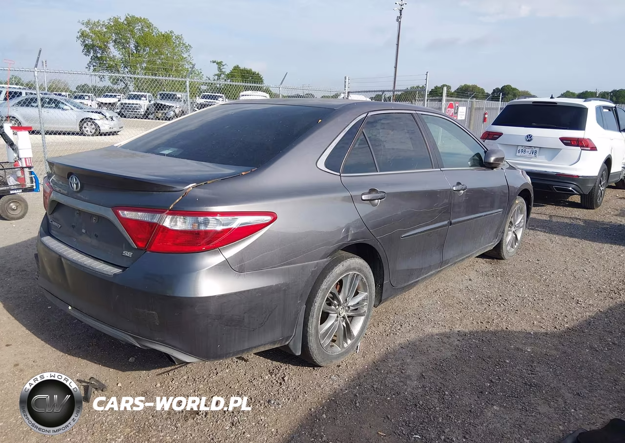 2017 Toyota Camry Se VIN:4T1BF1FK6HU313432 - 4