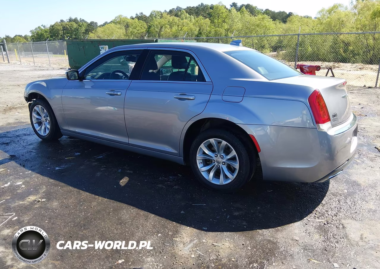 2015 Chrysler 300 Limited VIN:2C3CCAAG3FH908831 - 3