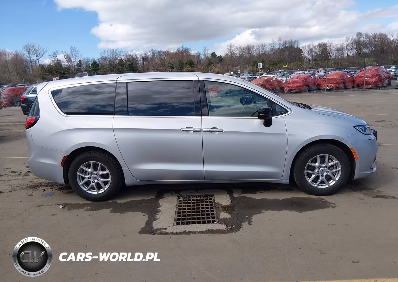 2024 Chrysler Pacifica Touring L VIN:2C4RC1BG6RR154939 - 13