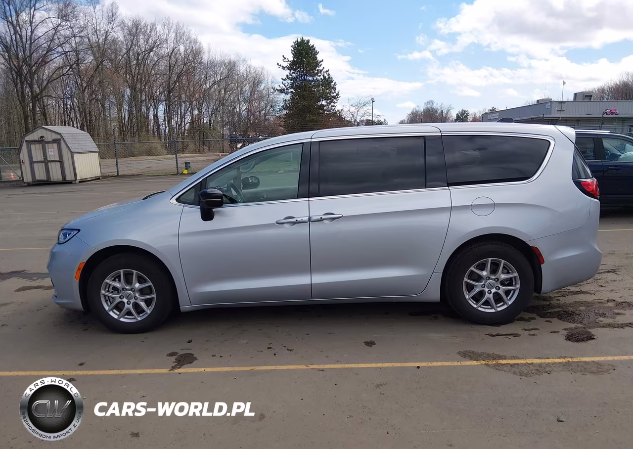 2024 Chrysler Pacifica Touring L VIN:2C4RC1BG6RR154939 - 14