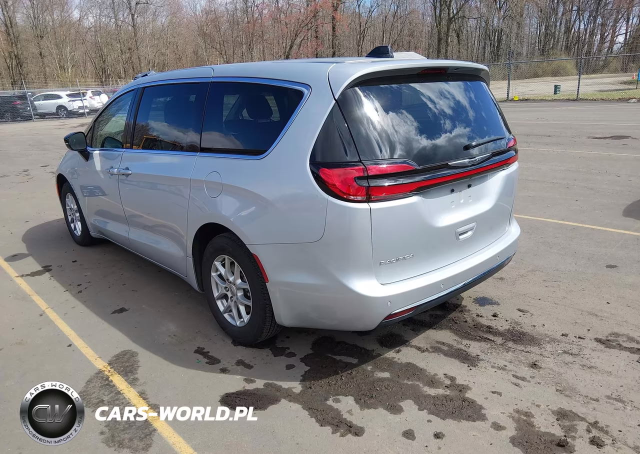 2024 Chrysler Pacifica Touring L VIN:2C4RC1BG6RR154939 - 3