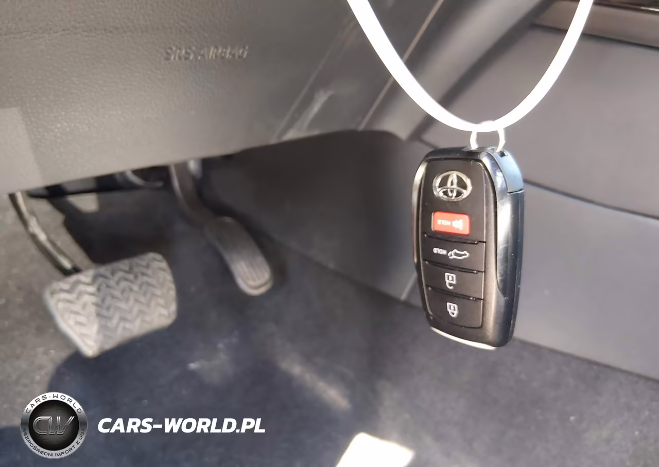 2026 Toyota Corolla Cross Hybrid Xse VIN:7MUFBABG8TV101640 - 11