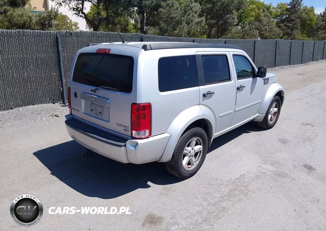 2011 Dodge Nitro Sxt VIN:1D4PT5GKXBW543384 - 4