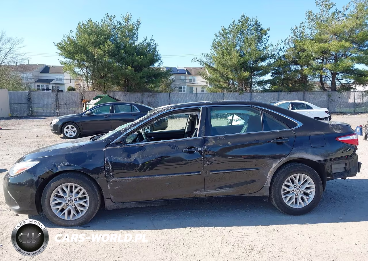 2016 Toyota Camry Le VIN:4T4BF1FK1GR557445 - 15