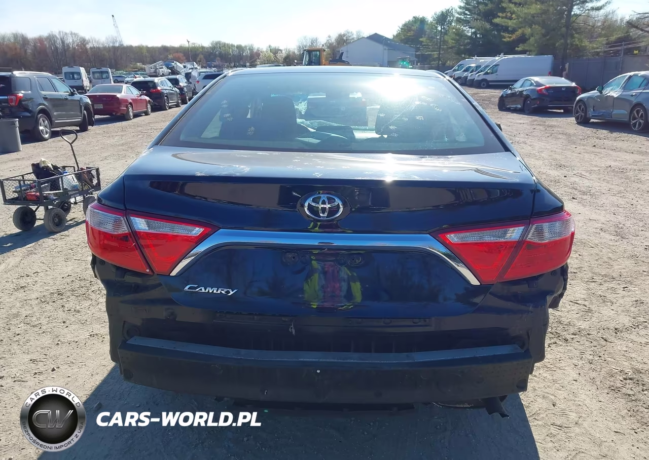 2016 Toyota Camry Le VIN:4T4BF1FK1GR557445 - 17