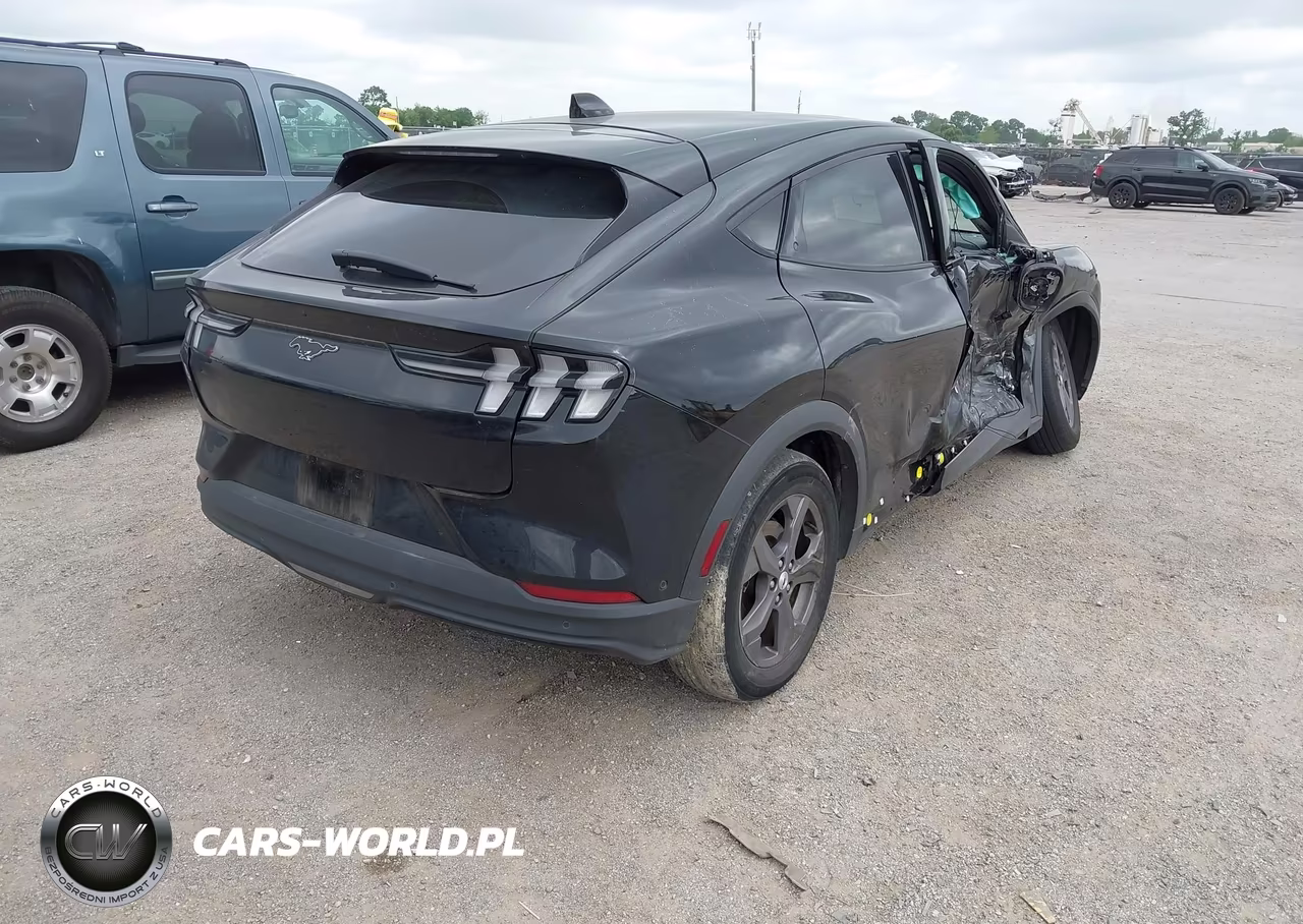 2023 Ford Mustang Mach-E Select VIN:3FMTK1R42PMA69083 - 4