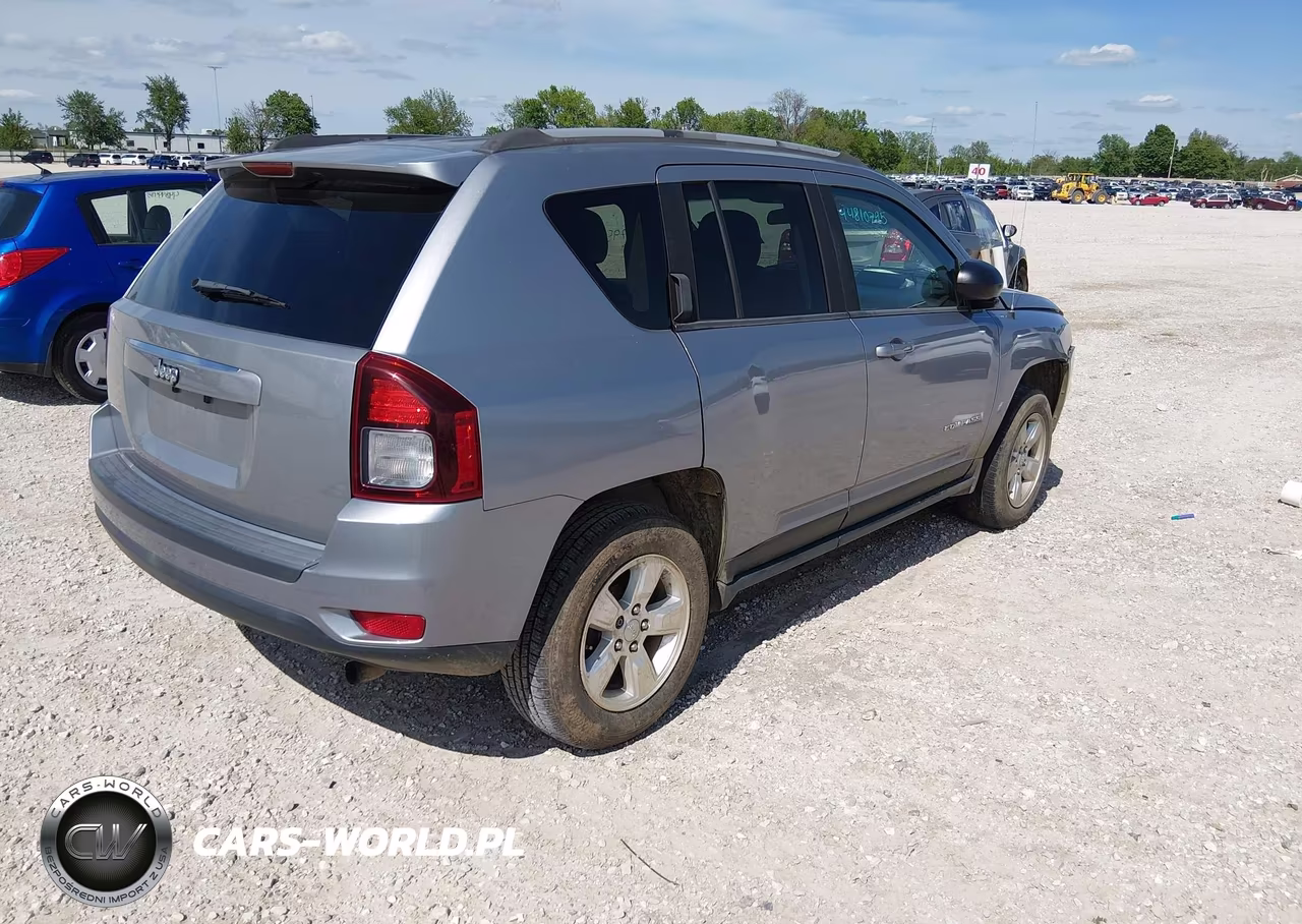 2015 Jeep Compass Sport VIN:1C4NJCBA4FD313693 - 4