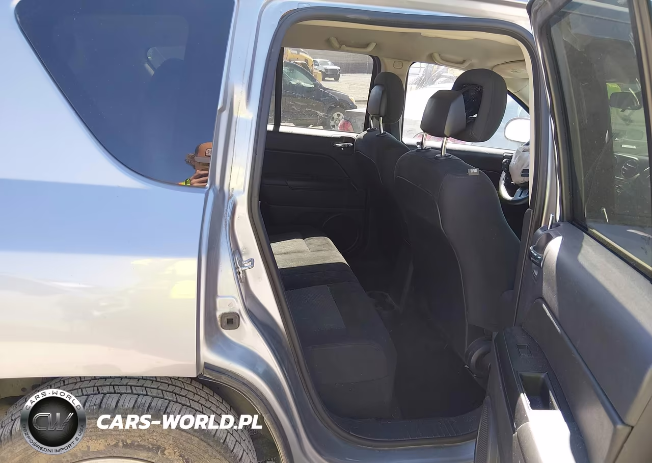 2015 Jeep Compass Sport VIN:1C4NJCBA4FD313693 - 8
