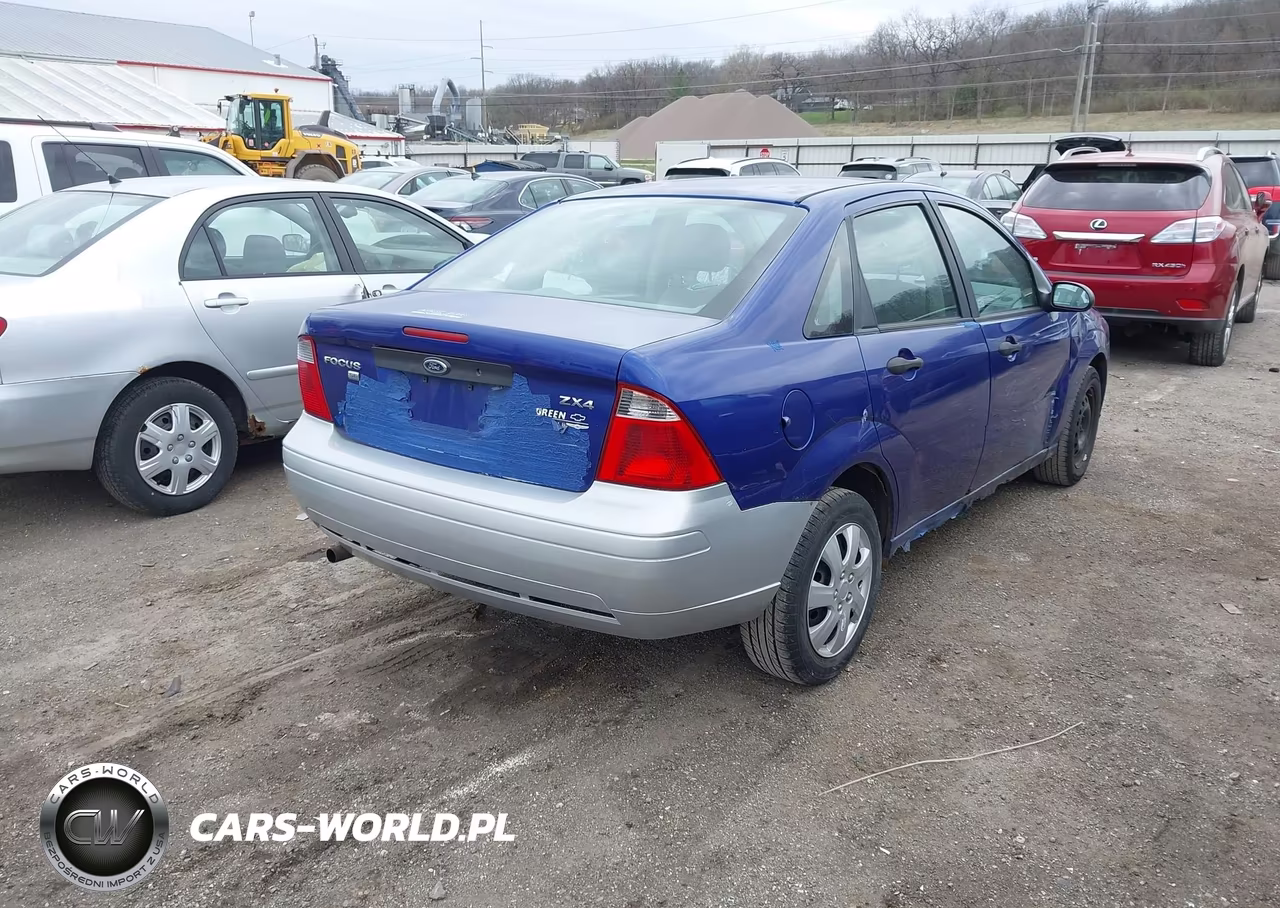 2005 Ford Focus Zx4 VIN:1FAFP34N25W281628 - 4