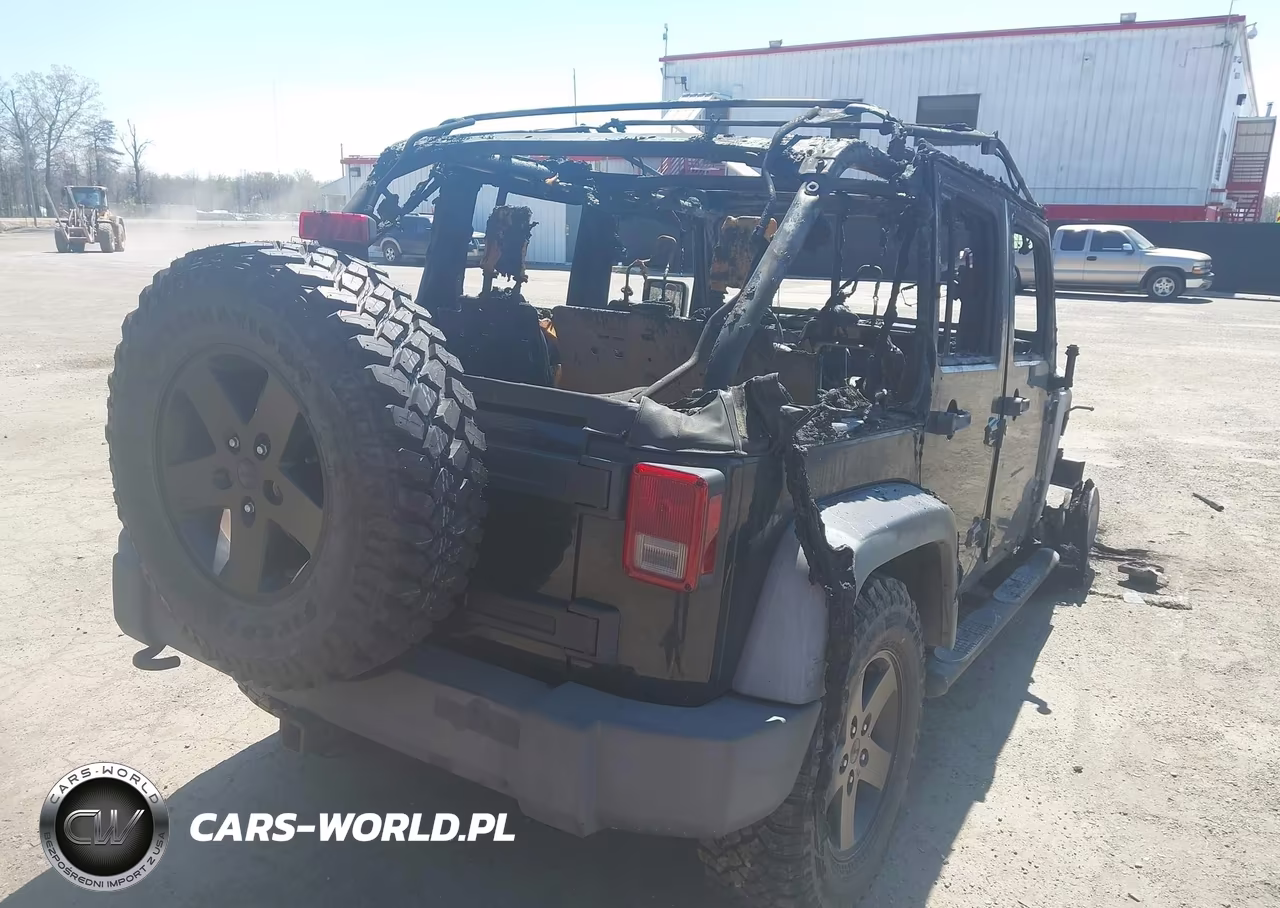 2012 Jeep Wrangler Unlimited Sport VIN:1C4BJWDG4CL102887 - 4