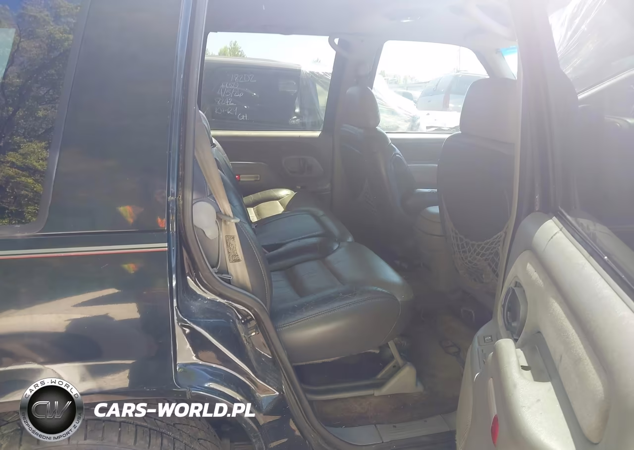 2000 Chevrolet Tahoe Limited VIN:1GNEC13R4YR130830 - 8