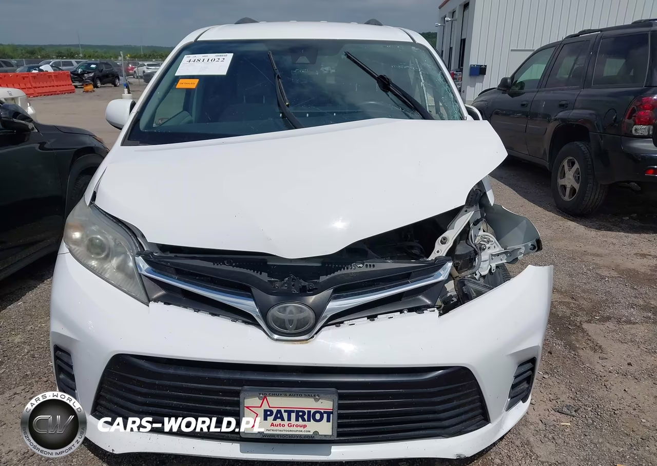 2018 Toyota Sienna Le 7 Passenger VIN:5TDJZ3DC8JS194274 - 12