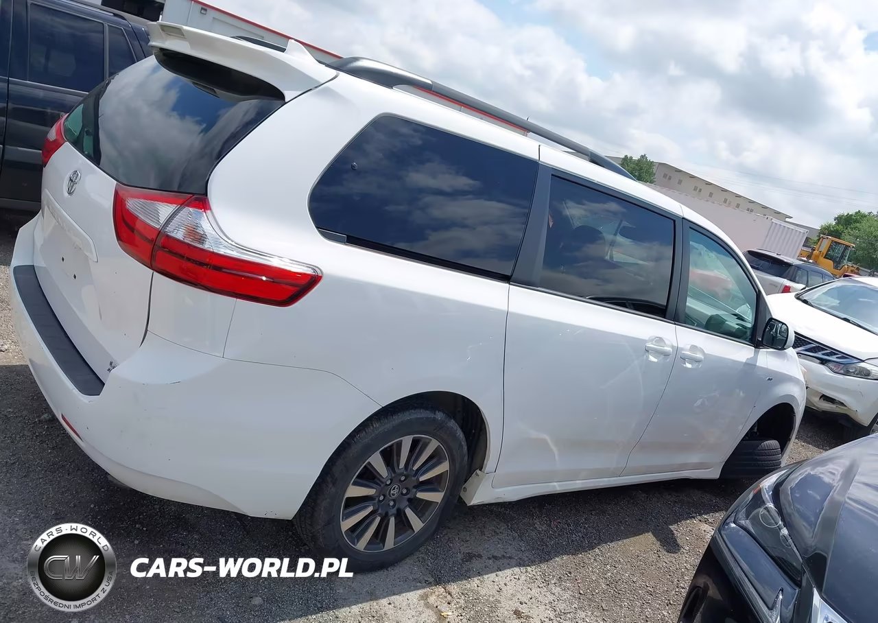2018 Toyota Sienna Le 7 Passenger VIN:5TDJZ3DC8JS194274 - 13