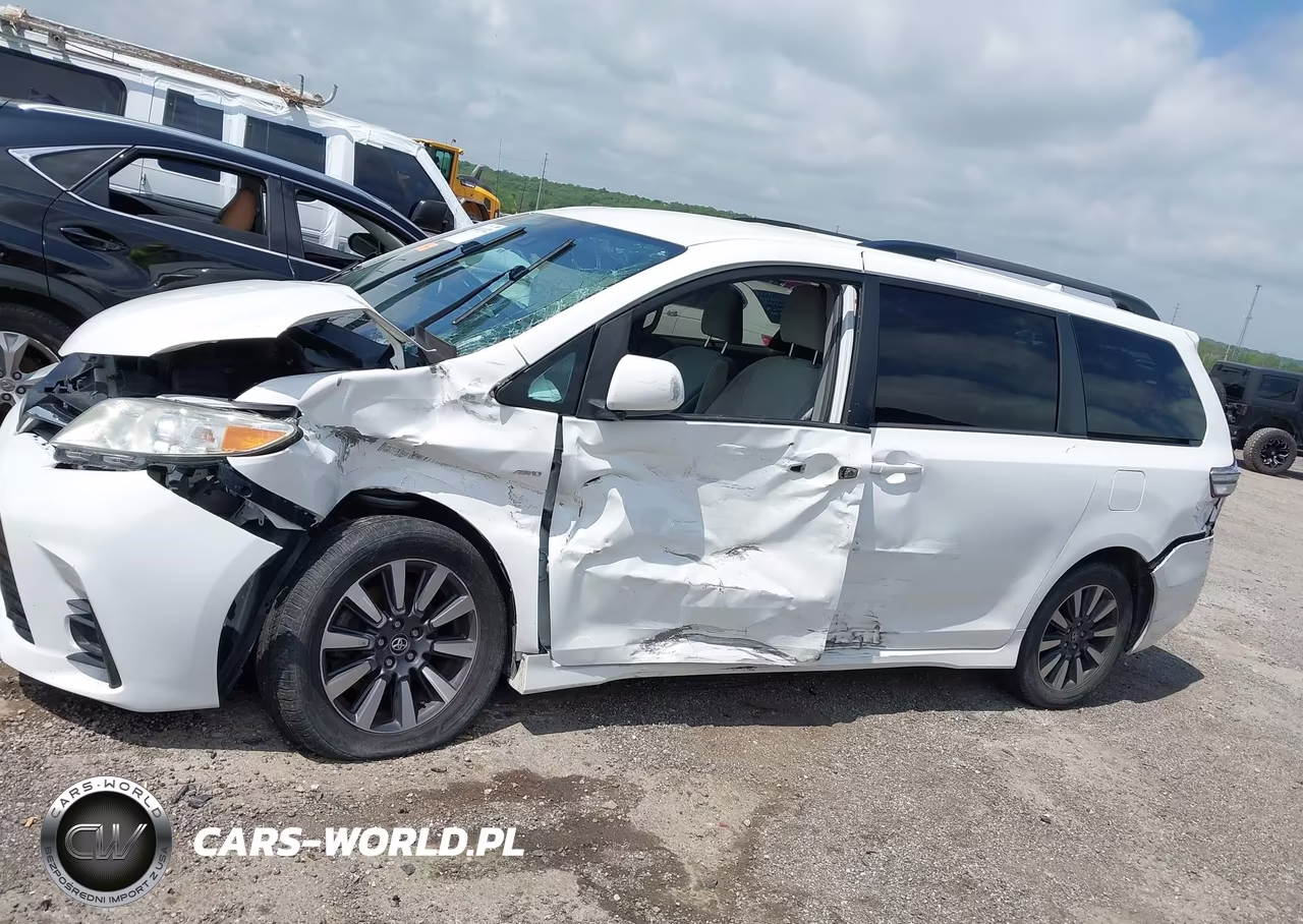 2018 Toyota Sienna Le 7 Passenger VIN:5TDJZ3DC8JS194274 - 14