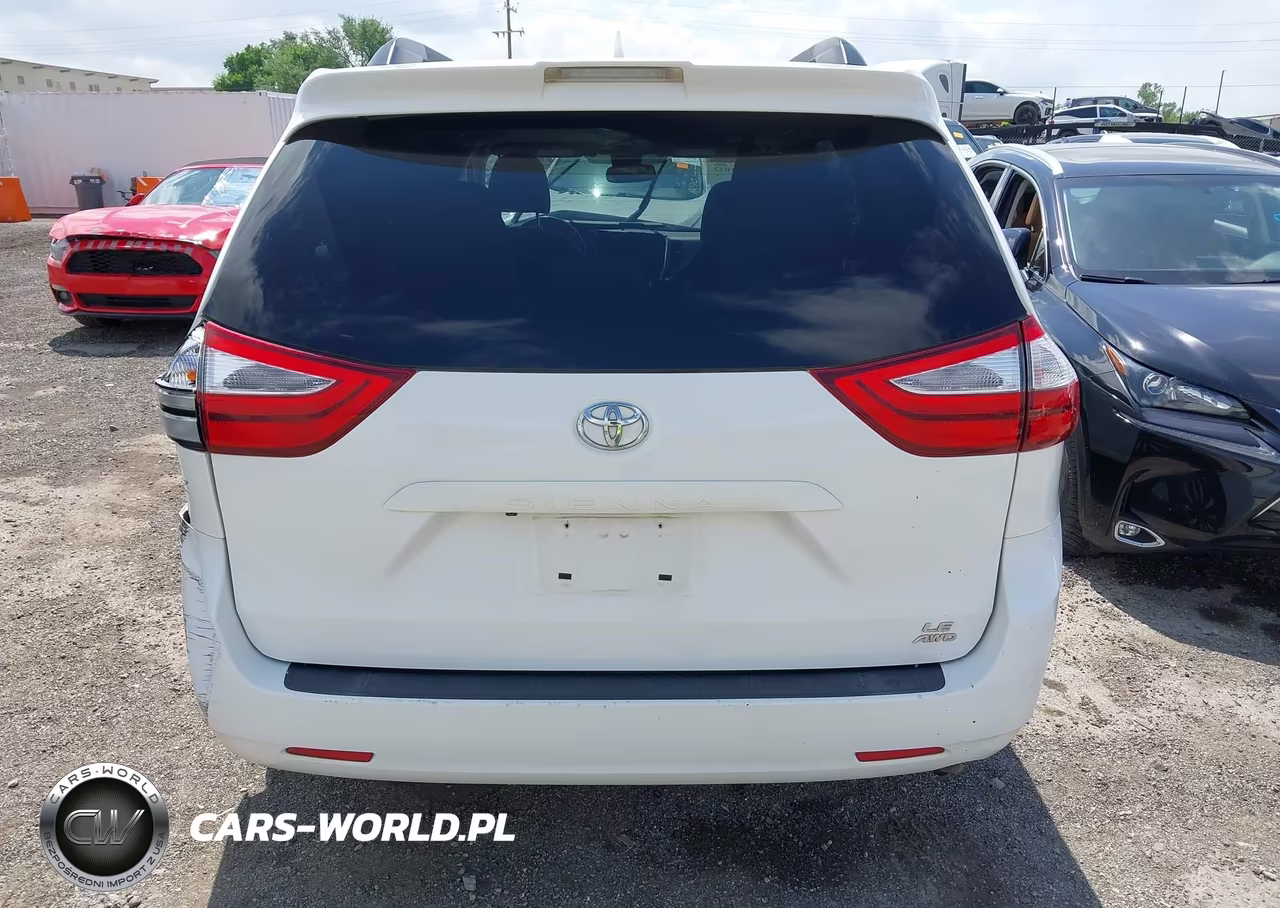 2018 Toyota Sienna Le 7 Passenger VIN:5TDJZ3DC8JS194274 - 16
