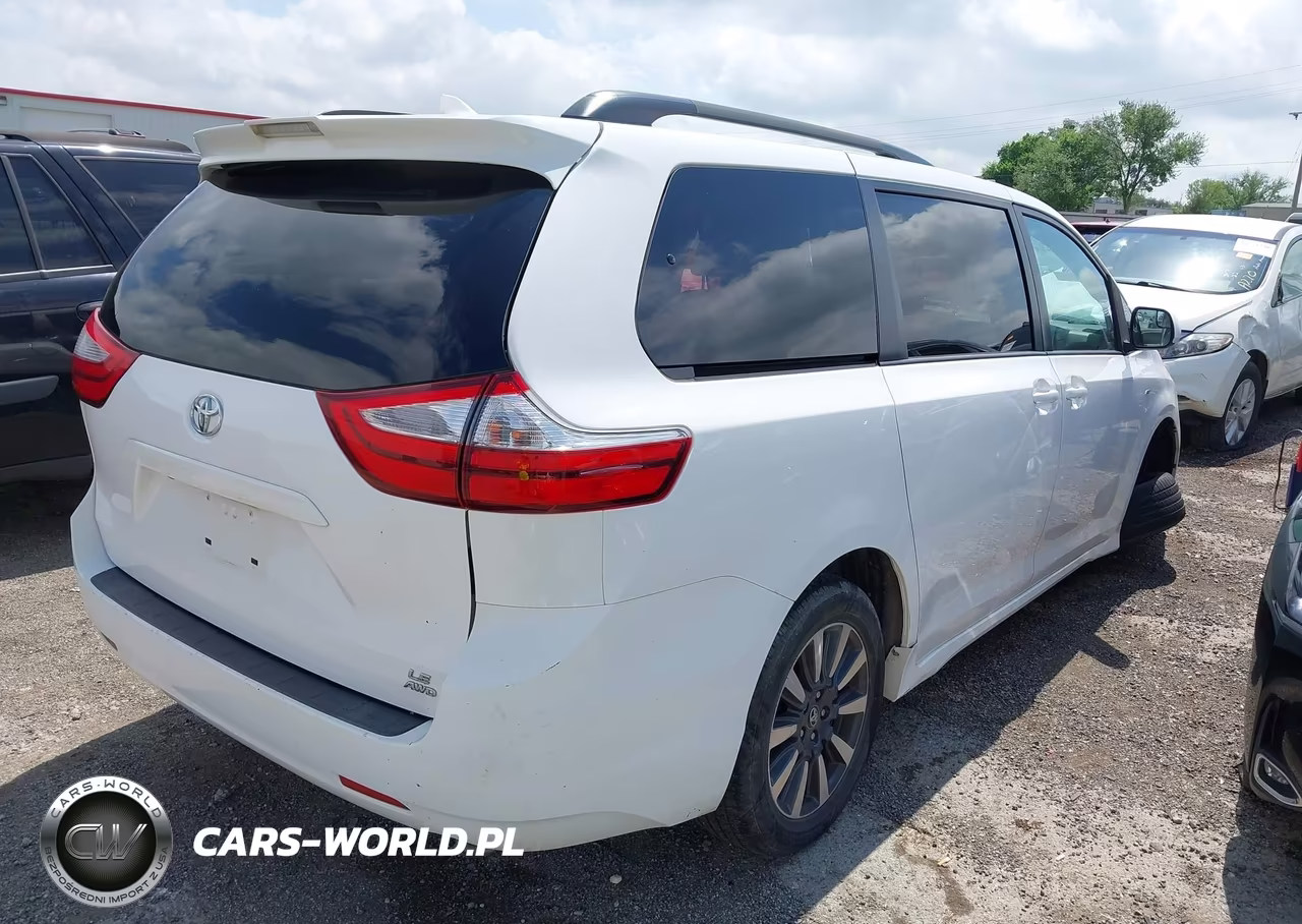 2018 Toyota Sienna Le 7 Passenger VIN:5TDJZ3DC8JS194274 - 4