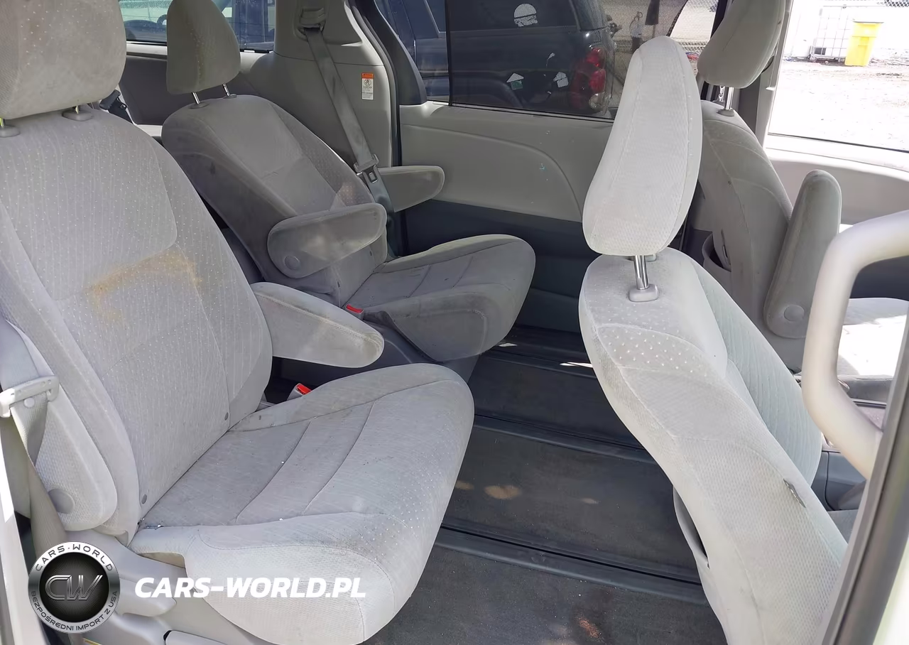 2018 Toyota Sienna Le 7 Passenger VIN:5TDJZ3DC8JS194274 - 8
