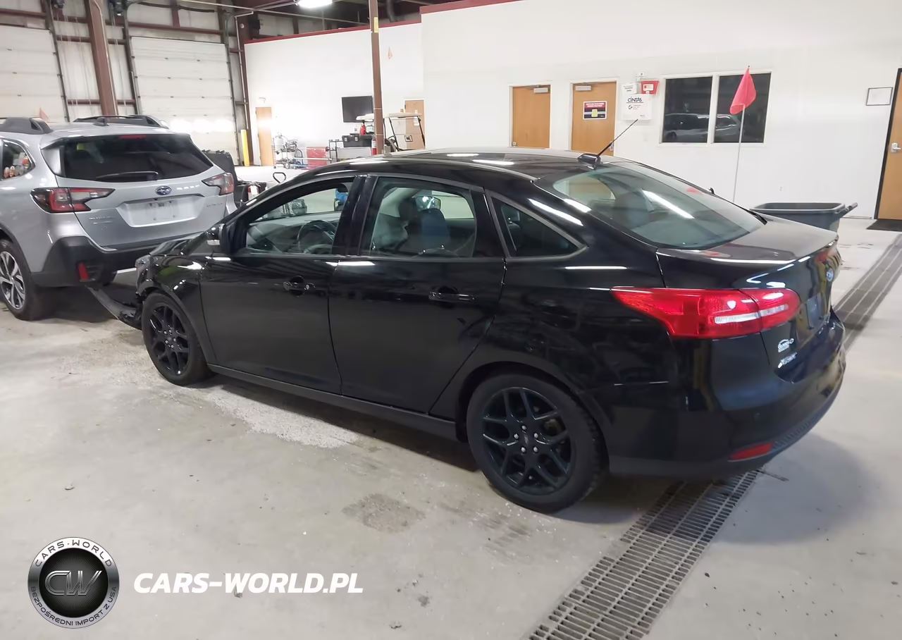 2016 Ford Focus Se VIN:1FADP3F27GL212125 - 3