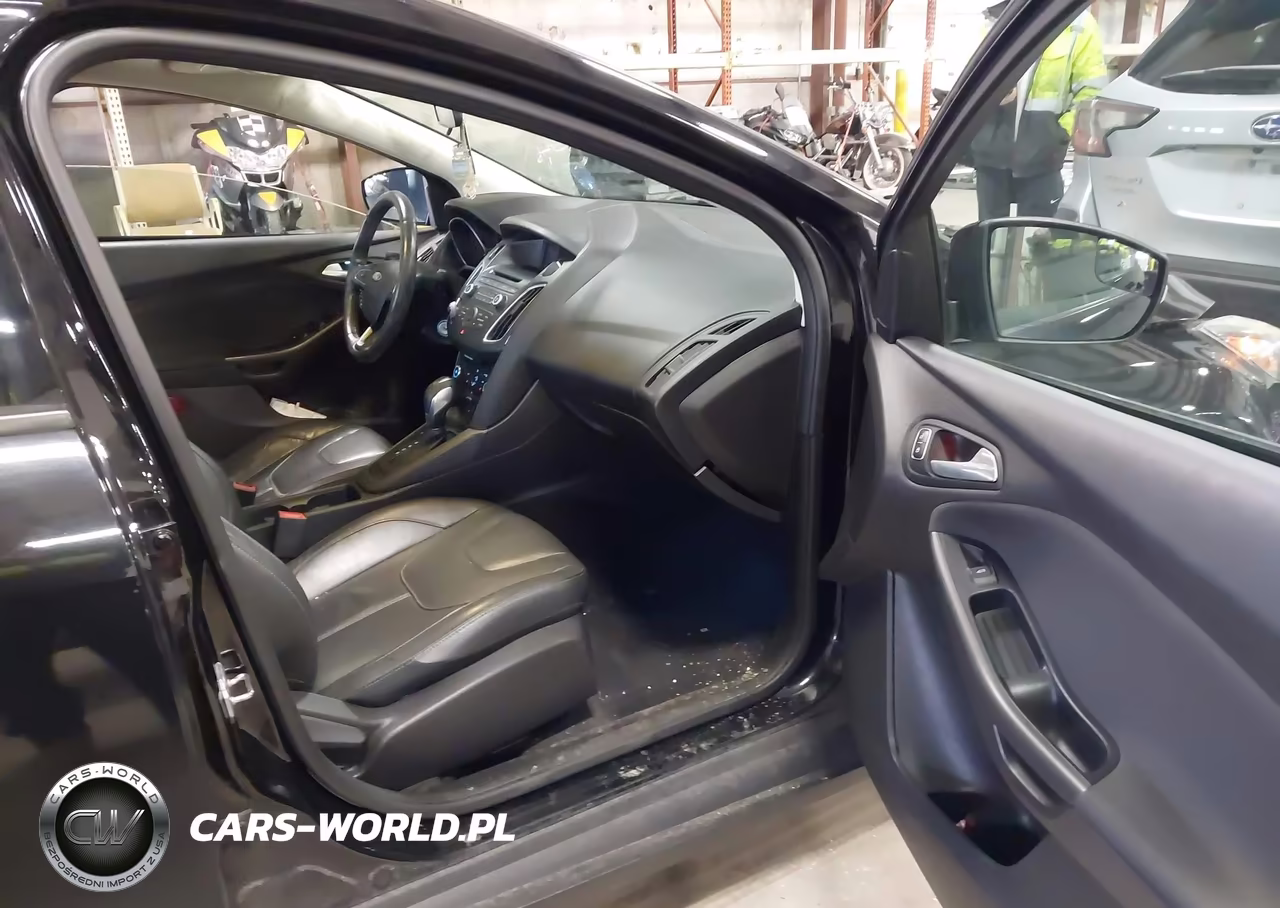2016 Ford Focus Se VIN:1FADP3F27GL212125 - 5