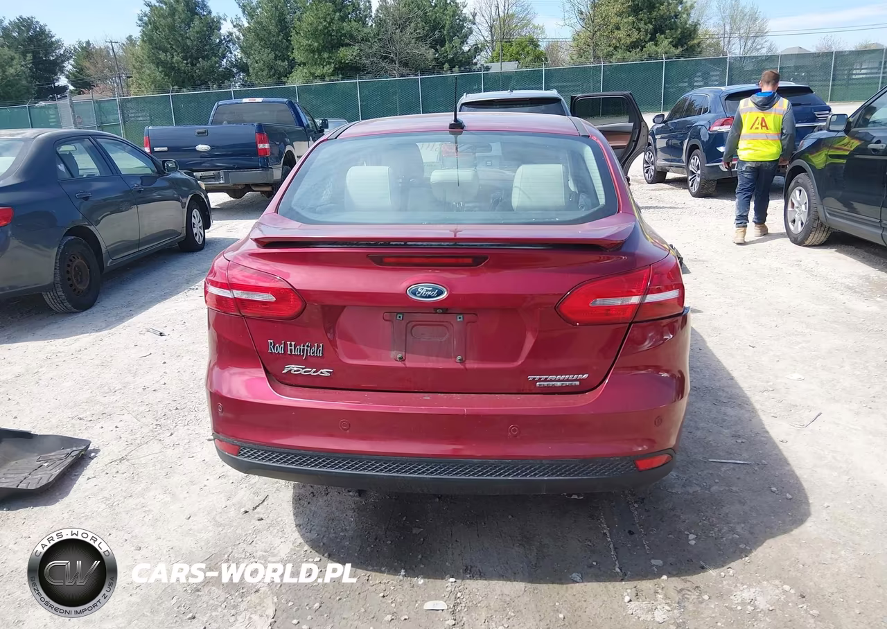 2015 Ford Focus Titanium VIN:1FADP3J28FL323157 - 16