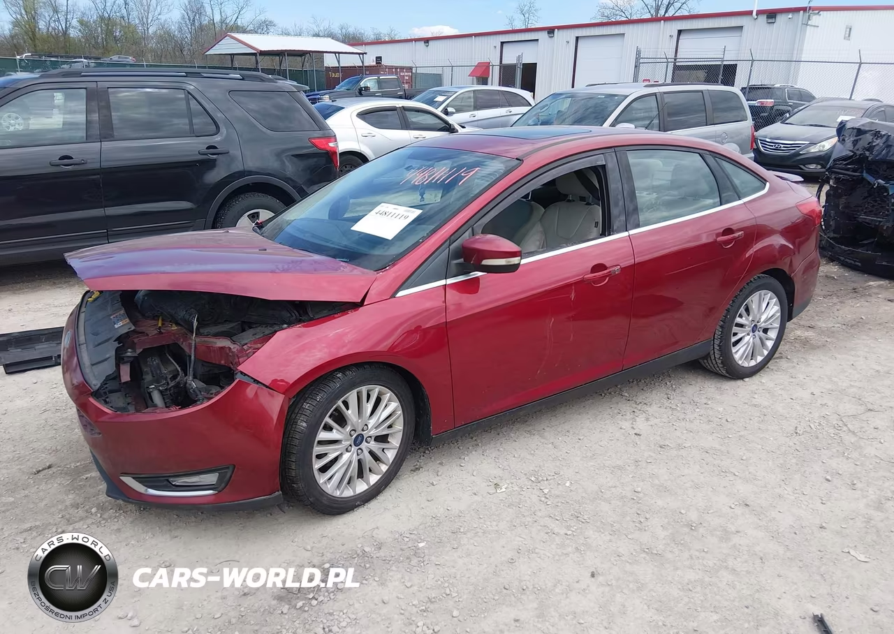 2015 Ford Focus Titanium VIN:1FADP3J28FL323157 - 2