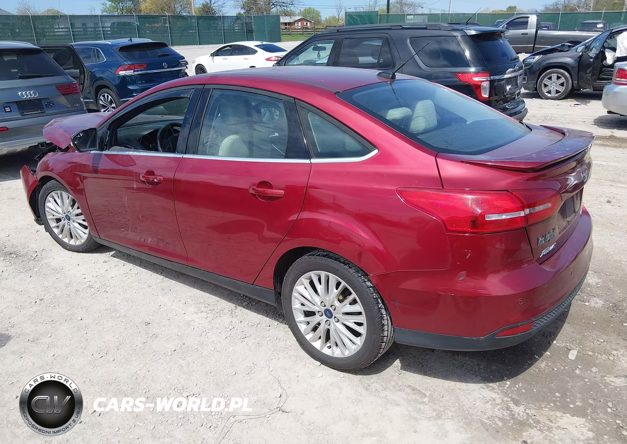 2015 Ford Focus Titanium VIN:1FADP3J28FL323157 - 3