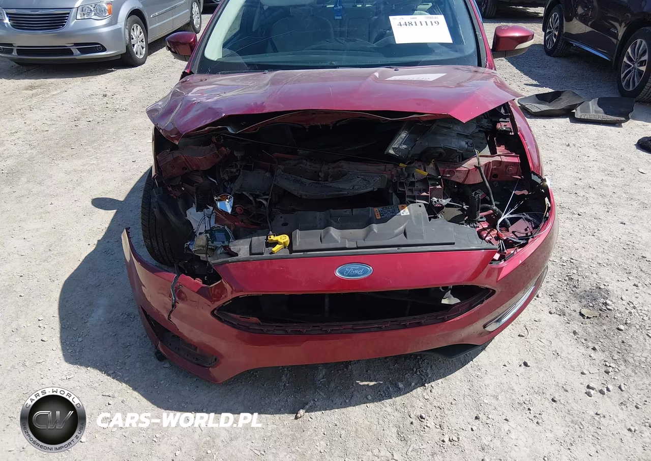 2015 Ford Focus Titanium VIN:1FADP3J28FL323157 - 6