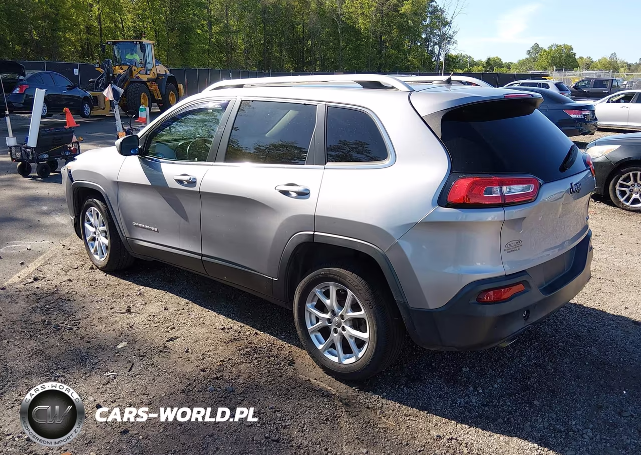 2014 Jeep Cherokee Latitude VIN:1C4PJLCS3EW123628 - 3