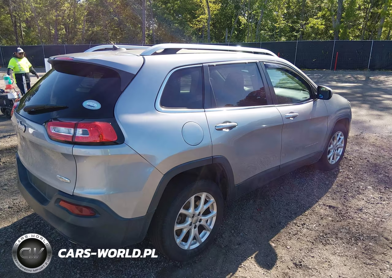 2014 Jeep Cherokee Latitude VIN:1C4PJLCS3EW123628 - 4