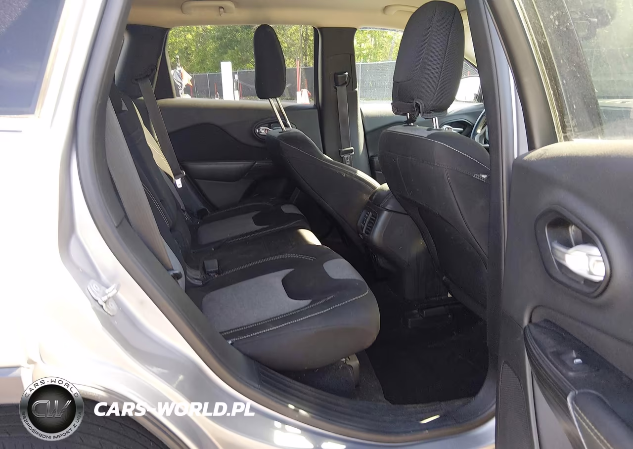 2014 Jeep Cherokee Latitude VIN:1C4PJLCS3EW123628 - 8