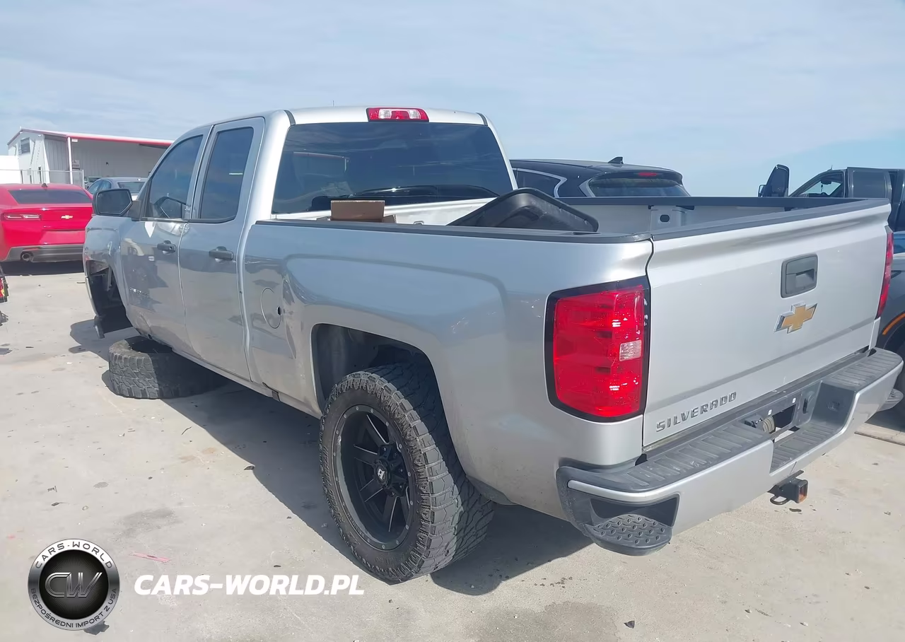 2018 Chevrolet Silverado 1500 Custom VIN:1GCRCPEHXJZ244886 - 3