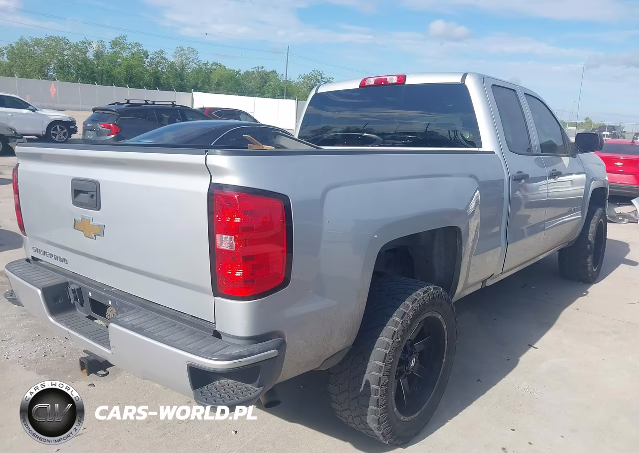 2018 Chevrolet Silverado 1500 Custom VIN:1GCRCPEHXJZ244886 - 4