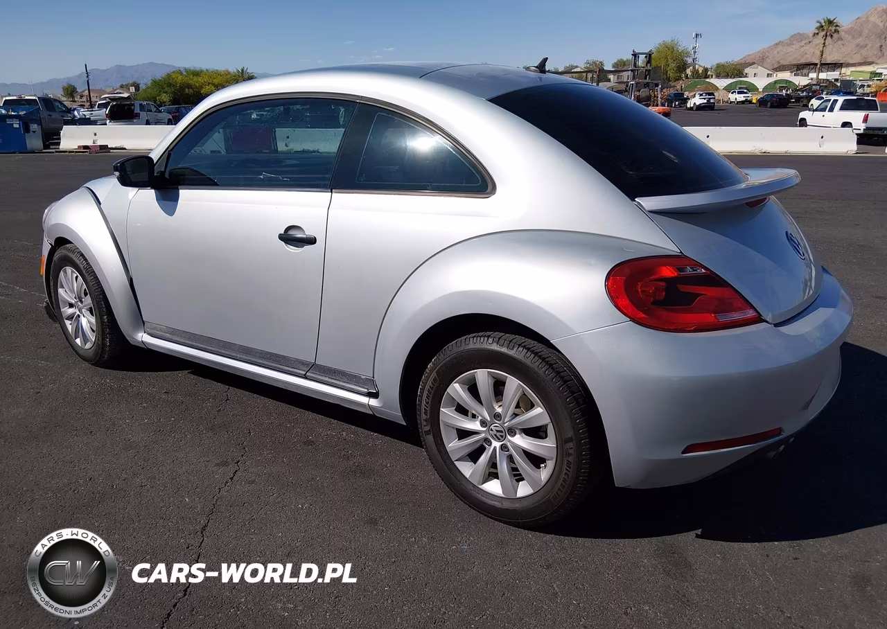 2013 Volkswagen Beetle 2.5L Entry VIN:3VWFP7AT5DM637232 - 3